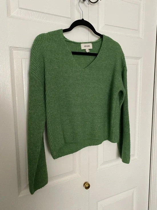 Oversized Green V-Neck Ribbed Sweater - Picture 2 of 3
